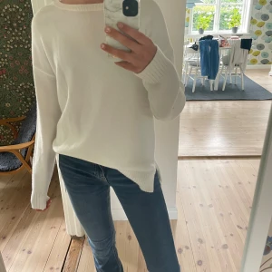Vila tröja  - Jätte mysig vit stickad vila tröja💕 använt ca 2 ggr.