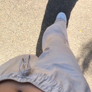 Linnebyxor  - Säljer mina linnebyxor då dom var för långa för mig och skulle passa perfekt för någon som är 165. Ny pris 400