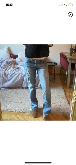 Lågmidjade levis jeans  - Säljer mina oanvända Levis jeans som jag köpte här på plick men inte riktigt kom till användning! 