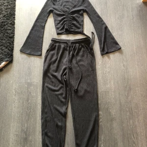 Ribbstickat set strl xs - Endast testad