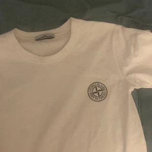 Stone island t-shirt - Storlek M bra skick helt ny priset inte hugget i sten vid snabb affär 