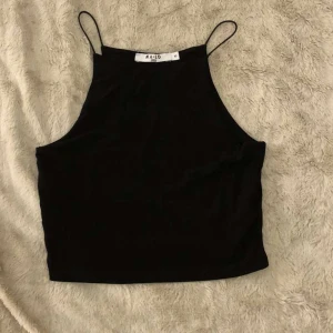 Na-kd linne - Säljer detta helt nya Na-Kd linnet! Jätte bekvämt linne! Ord pris 229kr, buda!🖤
