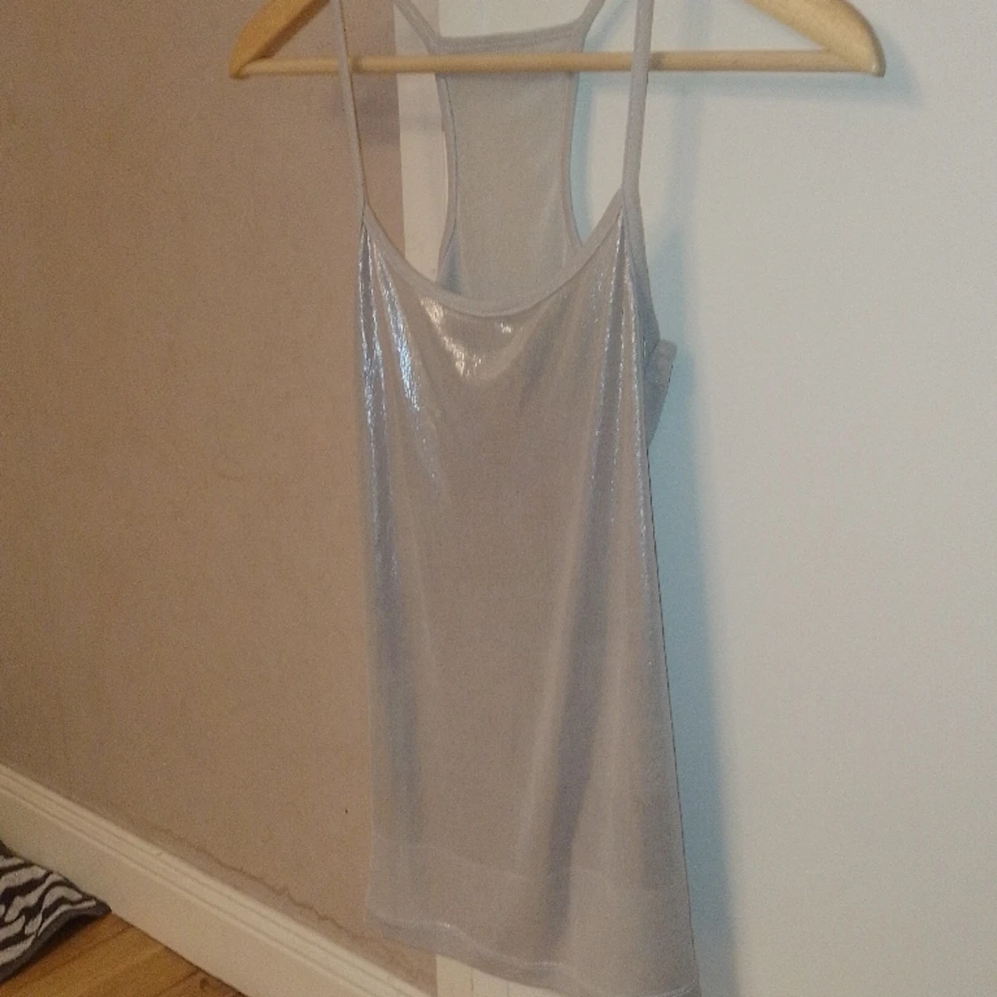 Silverblänkande linne Strl S   - 90