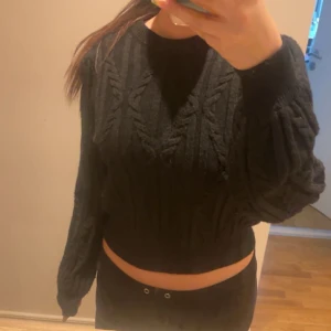 Tröja - Jätte mysig tröja som jag köpt utomlands, jätte bra sick säljer pga att den inte kom till användning mer. Använt 1-2 gånger💞