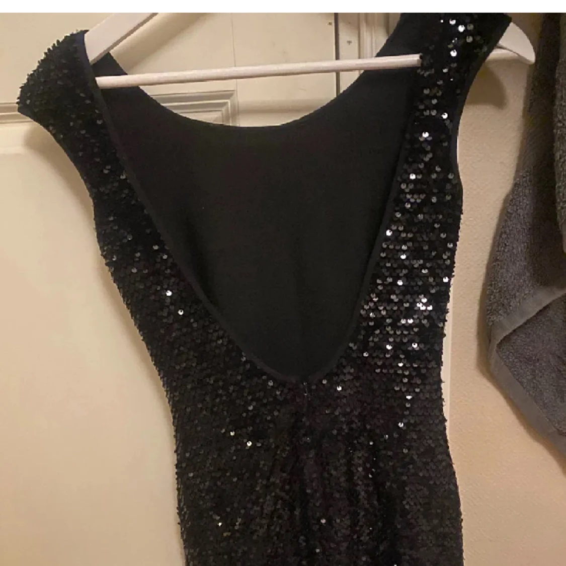 Svart glitterklänning - 91