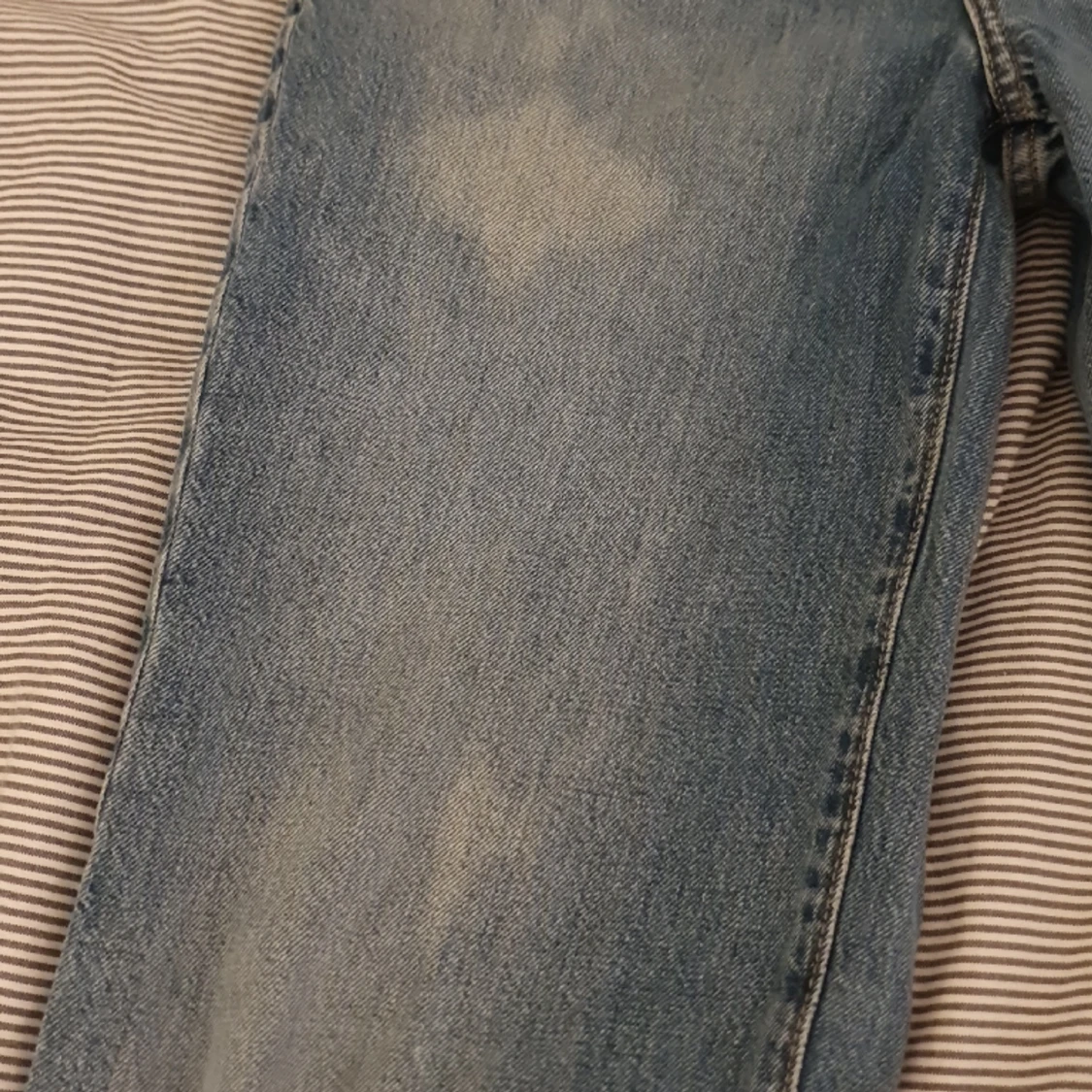 Blåa highwaistjeans med hål - 91