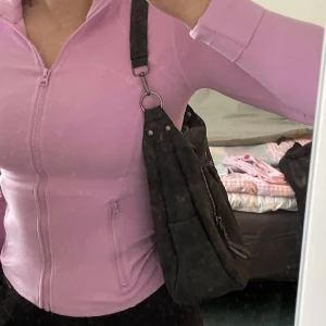 Handväska - Skitsnygg handväska som inte kommer till användning :/