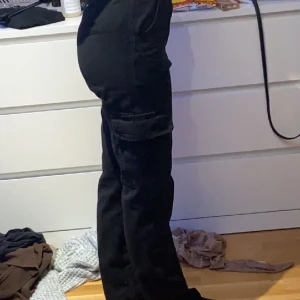 Cargo  - Svarta cargo jeans 