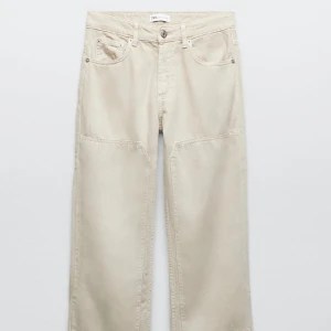 Baggy Mid Rise jeans  - Jeansen är från zara i storlek 36 