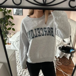 Sweatshirt med tryck  - Nästan aldrig använd!