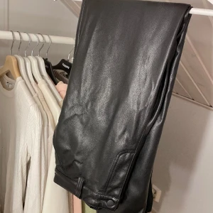 Skinnbyxor - Figursydda Skinnbyxor. Kommer inte till användning.