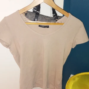 Beige tröja - Fin beige tröja i fint skick. Använd fåtal gånger.