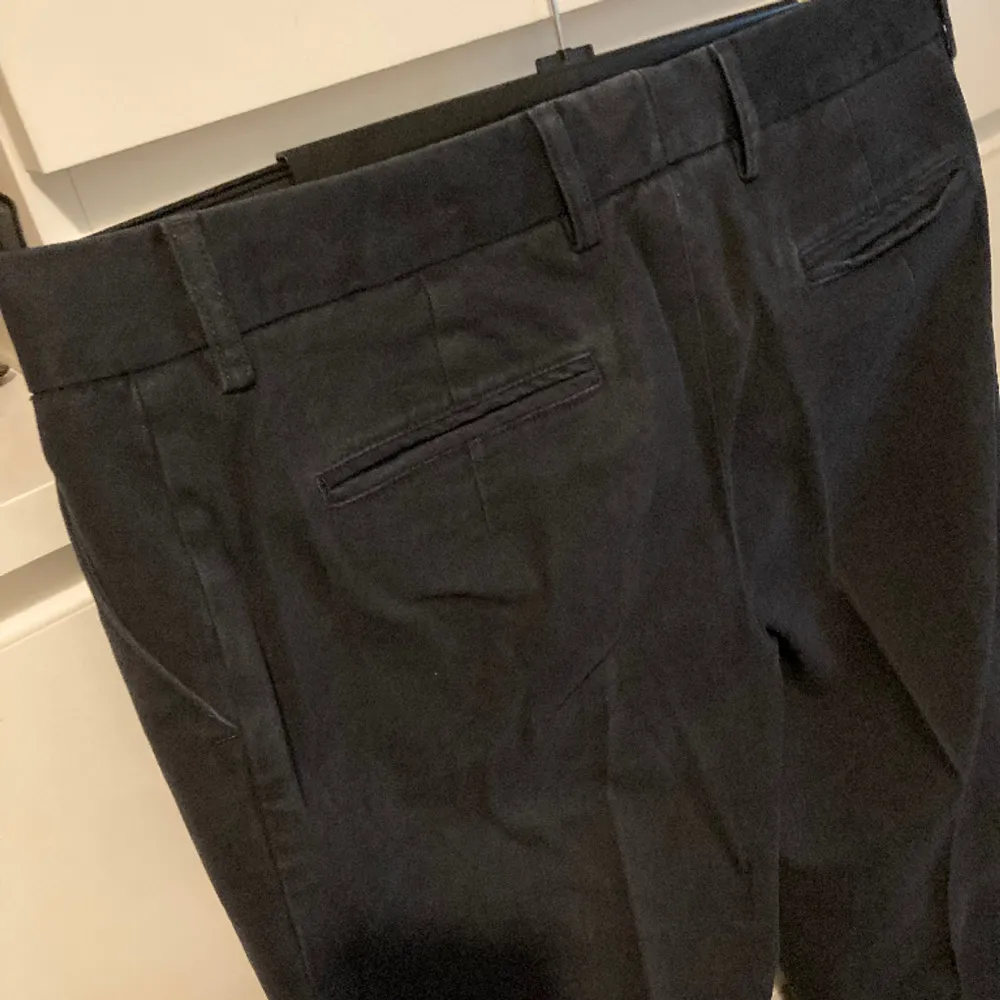 Nya i tvättad svart färg . Jeans & Byxor.