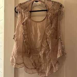 Gammalrosa topp - Genomskinlig med stor urringning i ryggen