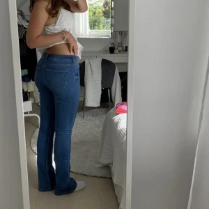 Jeans  - Midwaist bootcut jeans! Köpta på plick men aldrig använda. 💕