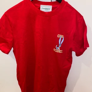 Casablanca t shirt - Säljer denna vara då den är för liten på mig och lkommer inte till någon användning 