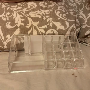 Förvaningslåda  - En rent ny förvaring som inte komemr till användning. Kom med pris eller bytes förslag?