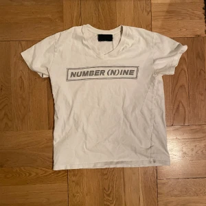 NUMBER NINE TEE - Old af men inga defekter osv