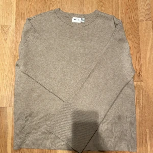 Stickad tröja - Stickad tröja ifrån vila Storlek s🩷 Knappt använd 