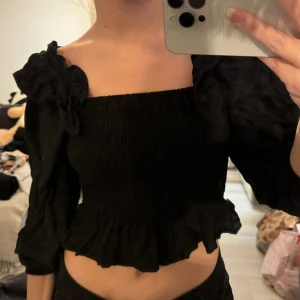 Svart blus  - Jättefin svart blus från zara! Knappt använd. 