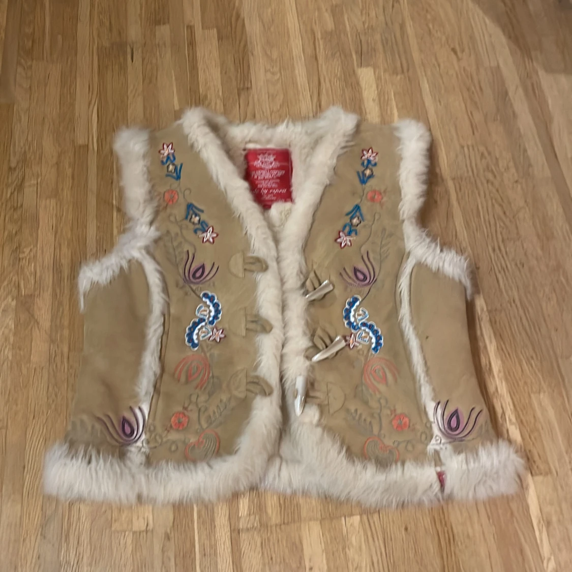 Väst i mocka imitation