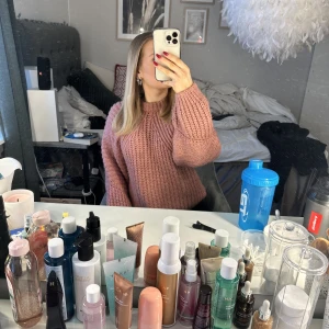 Rosa stickad tröja  - Jättemysig rosa stickad tröja från ASOS som inte kommer till användning. Använd fåtal gånger.  Köparen står för frakten!