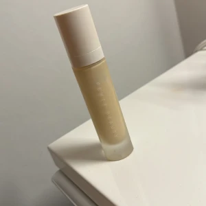 Fenty beauty foundation  - Fenty beauty foundation, nästan som ny då den använts en gång. I färg 105. Ursprungspris ligger på 470kr