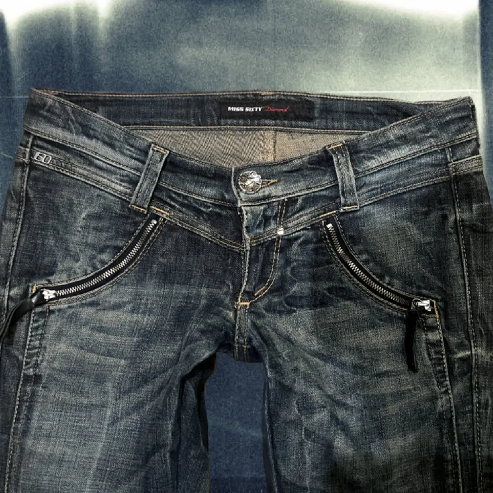 Vintage miss sixty jeans i fint skick! Inga bilder på då dem är för små🫶🏽41 rakt över midjan, 75 innerbenslängd 🫶🏽står miss sixty på bakfickan !. Jeans & Byxor.