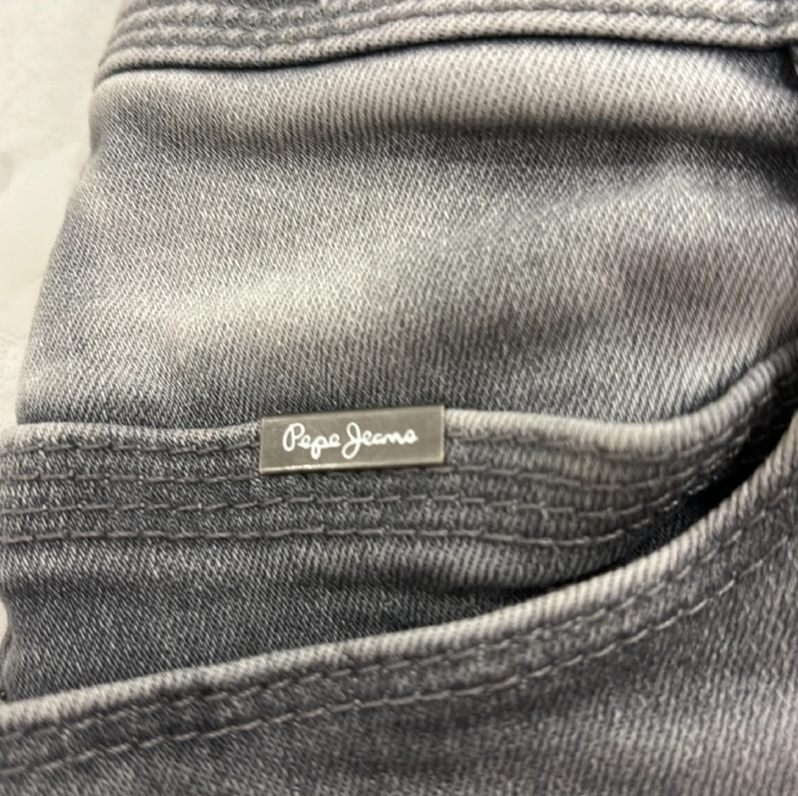 Ljus gråa low waist jeans - 90