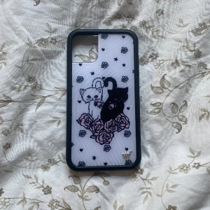 Wildflower Case - Säljer detta super söta skalet från Wildflower Cases 🐈🎀 i nyskick! Orginalpriset är 459kr pluss frakt. Säljer då jag köpt en ny telefon 🥹 