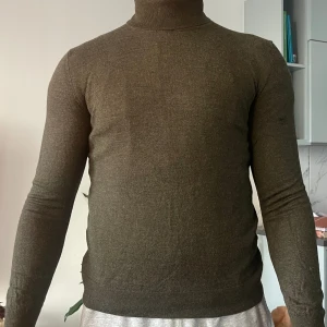 Samsoe samsoe tröja - Sambon vill bli av med för små grejer. Får jättegärna skicka lägre bud! 🥰