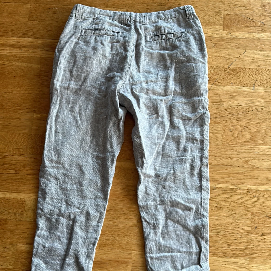 Gråa linnebyxor från Zara - 90
