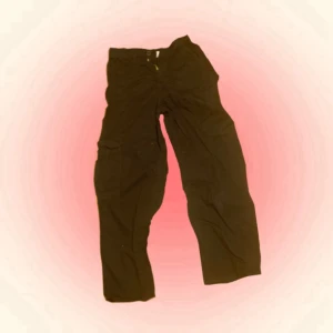 Byxor - Ett par svarta byxor i storleken 164 från HM 