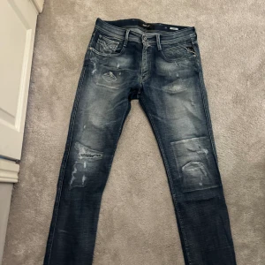 Replay Anbass  - 34/32 Replay Anbass 10/10 en månad gammla Nypris:2000kr 