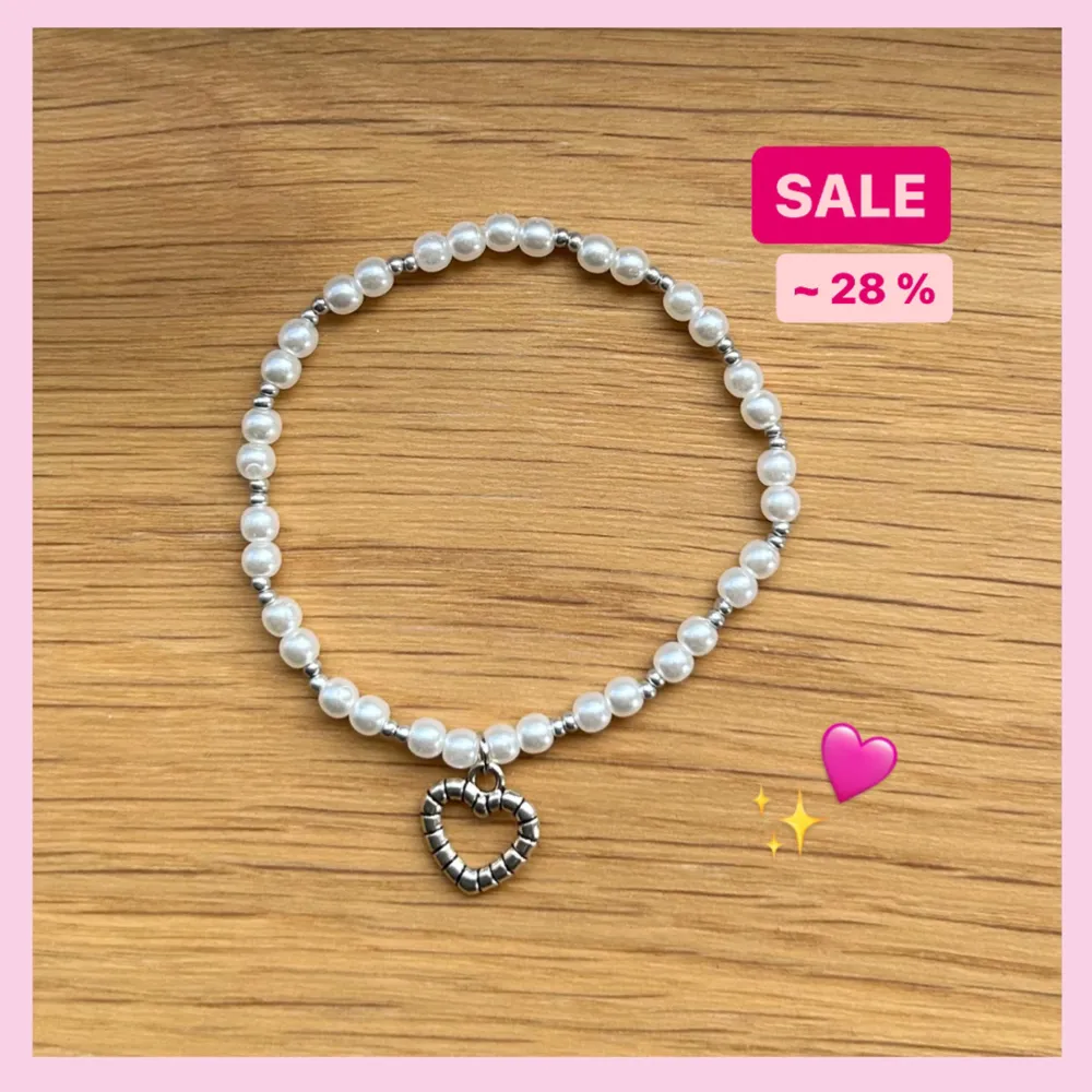 Handgjort pärlarmband med silverdetaljer! 🎀🤍 ca 16 cm! Köp via köp nu eller privat för 15 kr frakt! . Accessoarer.