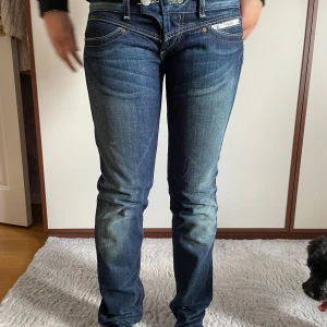 Lågmidjade jeans - Bra skick säljer för dem inte passar