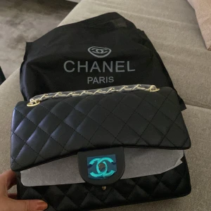 Väska - Säljer en helt oanvänd väska 