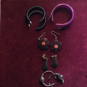 Vintage smycken - 5 par örhängen i varierande storlek för hål. Skapa en smyckesgarderob