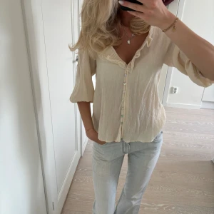 Zara blus - Såå fin blus från zara, aldrig använd 