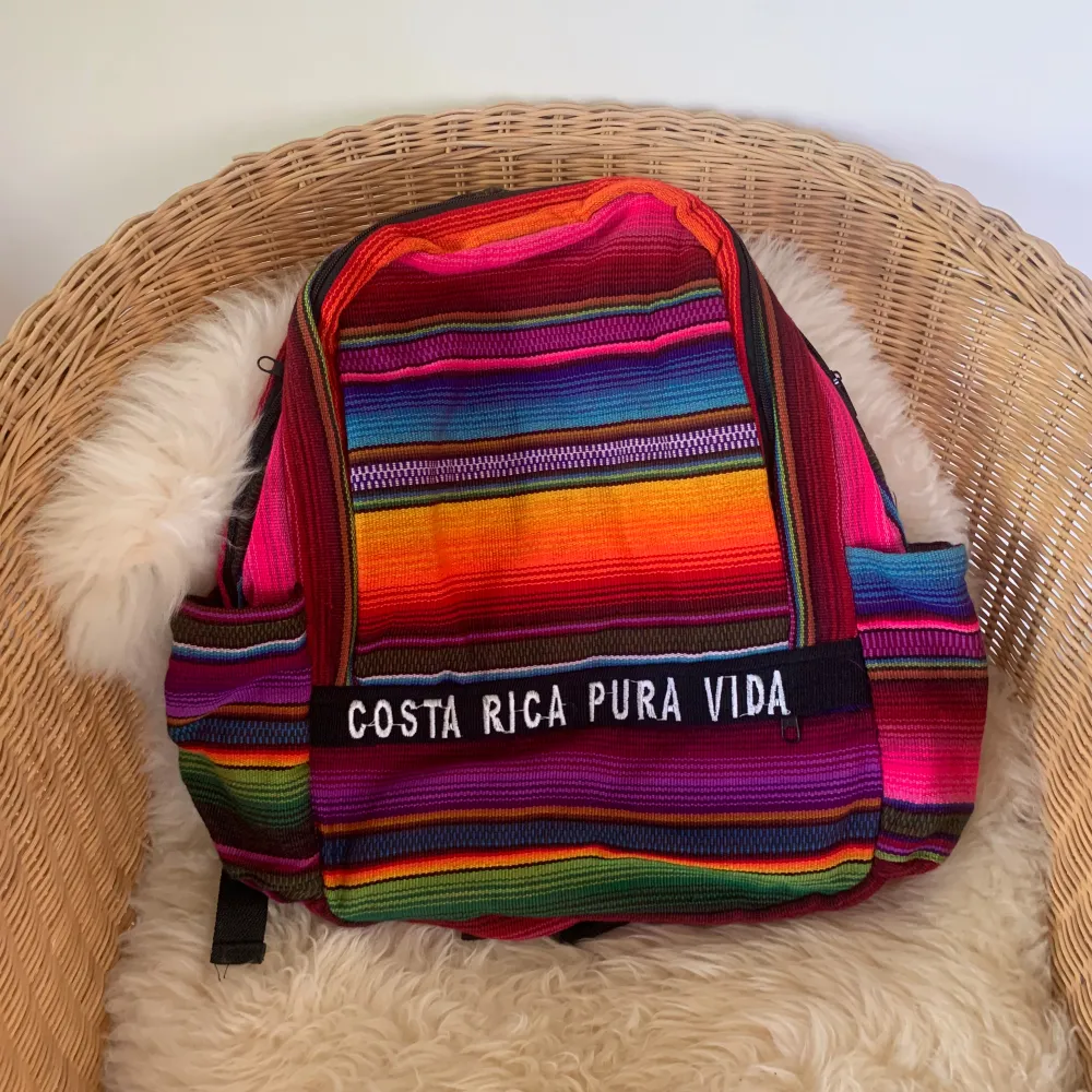 Färgglad ryggsäck från Costa Rica. Väskor.