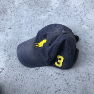ralph lauren keps - stupid rare överfet ralphlauren keps bra condition, kmr nog int sälja den e överfet allt e gal1 me den fast allt har ett pris...