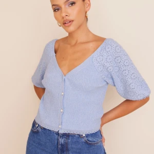 Söt blå blus! 🩵 - Jättefint skick! Inga deffekter