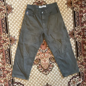 Polar 93 - W30 L30 Polar 93 cargo byxor Smått hål på en av bakfickorna  