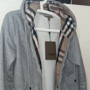 burberry Hoodie - Helt ny burberry hoodie storlek s