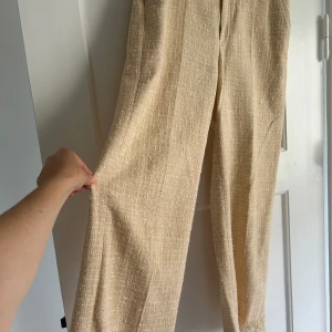 Sommarbyxa Rodebjer - Supersnygga sommarbyxa från Rodebjer. Använd ett fåtal gånger. Matchande kavaj säls separat.