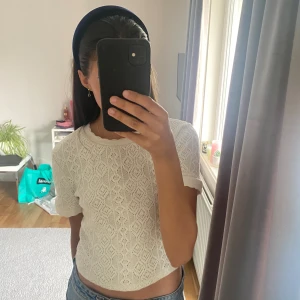 Zara topp - Säljer denna toppen från Zara i fint skick! Slutsåld på hemsidan!
