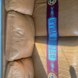 Aston Villa halsduk, retor 