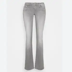 Såljer mina fina ltb jeans i modellen Valerie, superfint skick! Slutsålda och svåra att få tag på💗