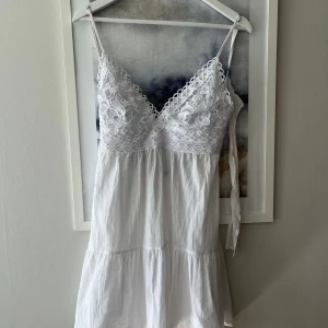 Skolavslutning/studentklänning💗💗 - Säljer min såå fina avslutningsklänning då den inte kommer till användning. Perfekt till stundent eller skolavslutning. Endast använd vid ett tillfälle