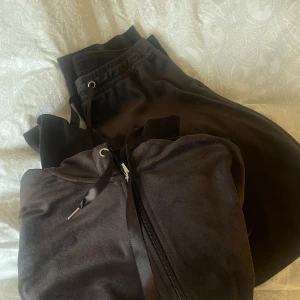 Mjukissättt - Säljer då de här mjukis sättet från Gina då de inte kommer till användning längre. Inga skador som nya. Båda delarna säljas tillsammans för 200🩷